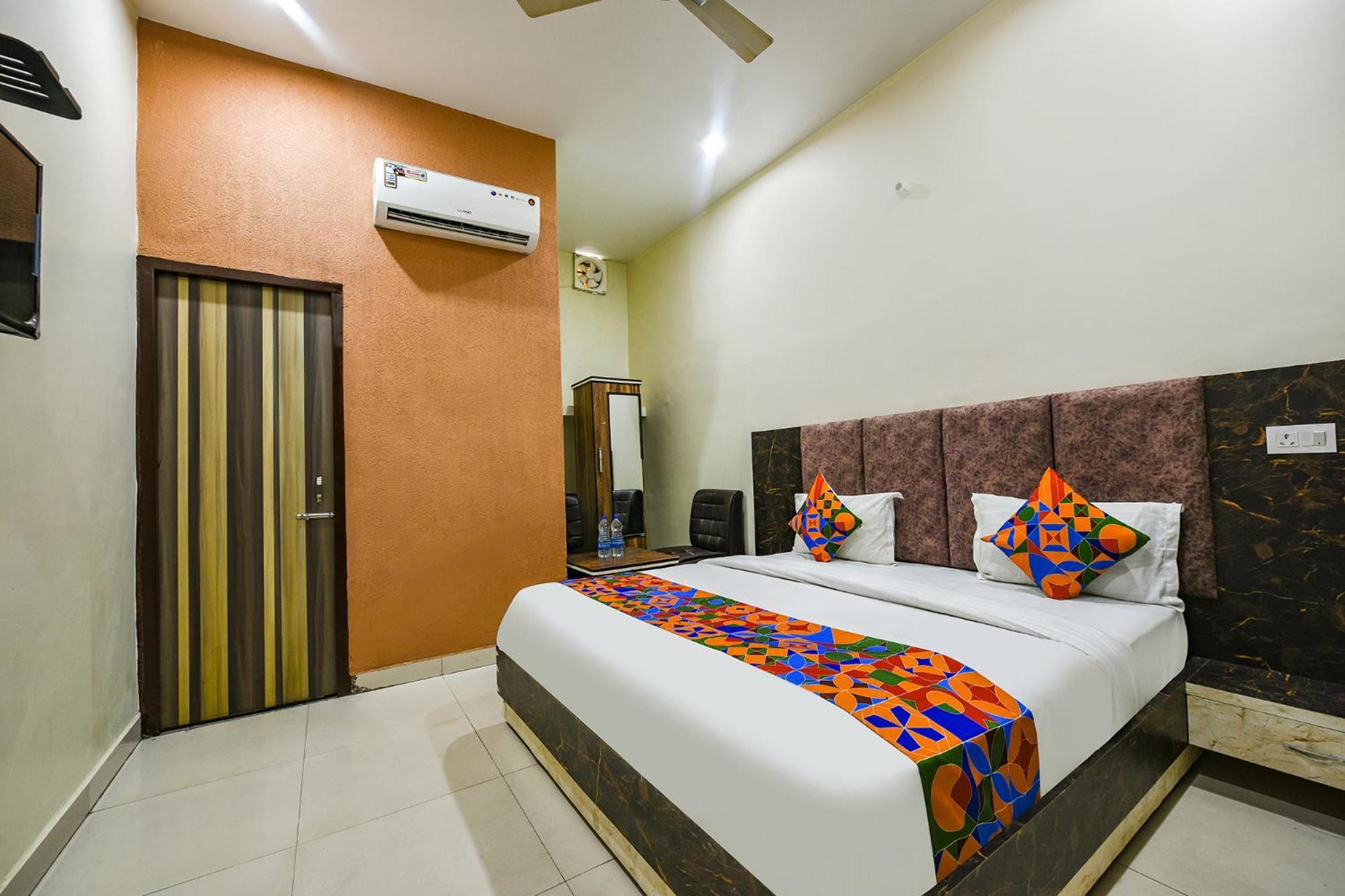 Fabexpress Galaxy Hotel Nayagaon Exterior foto