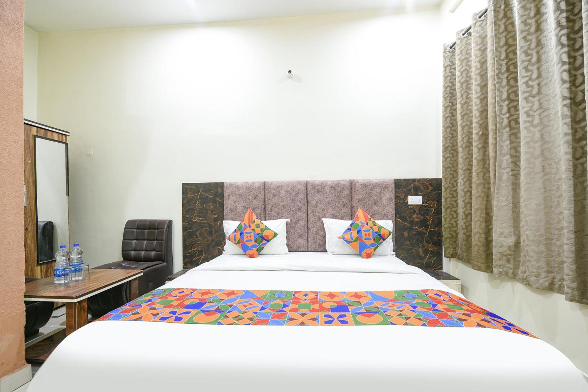 Fabexpress Galaxy Hotel Nayagaon Exterior foto